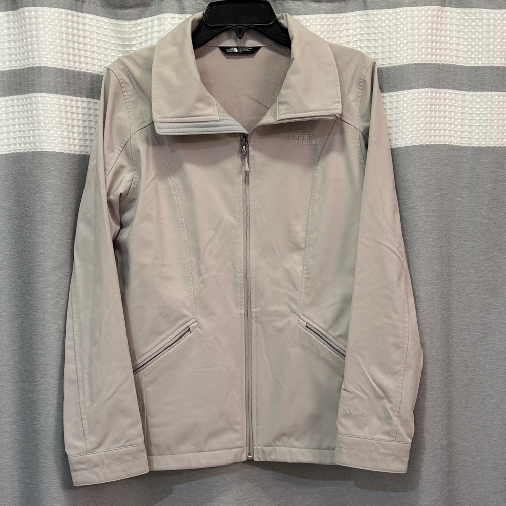The North Face Women's Light Gray Windwall Jacket